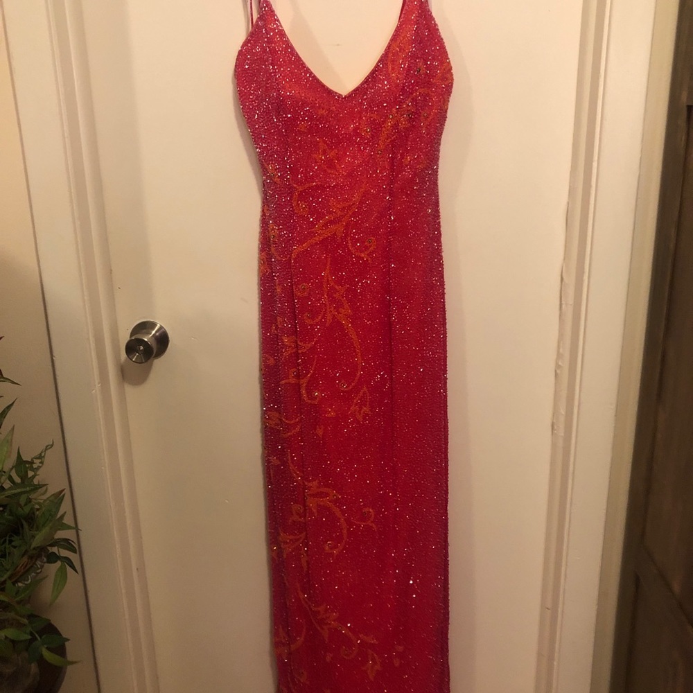 BEAUTIFUL HOT PINK FORM FITTING GOWN